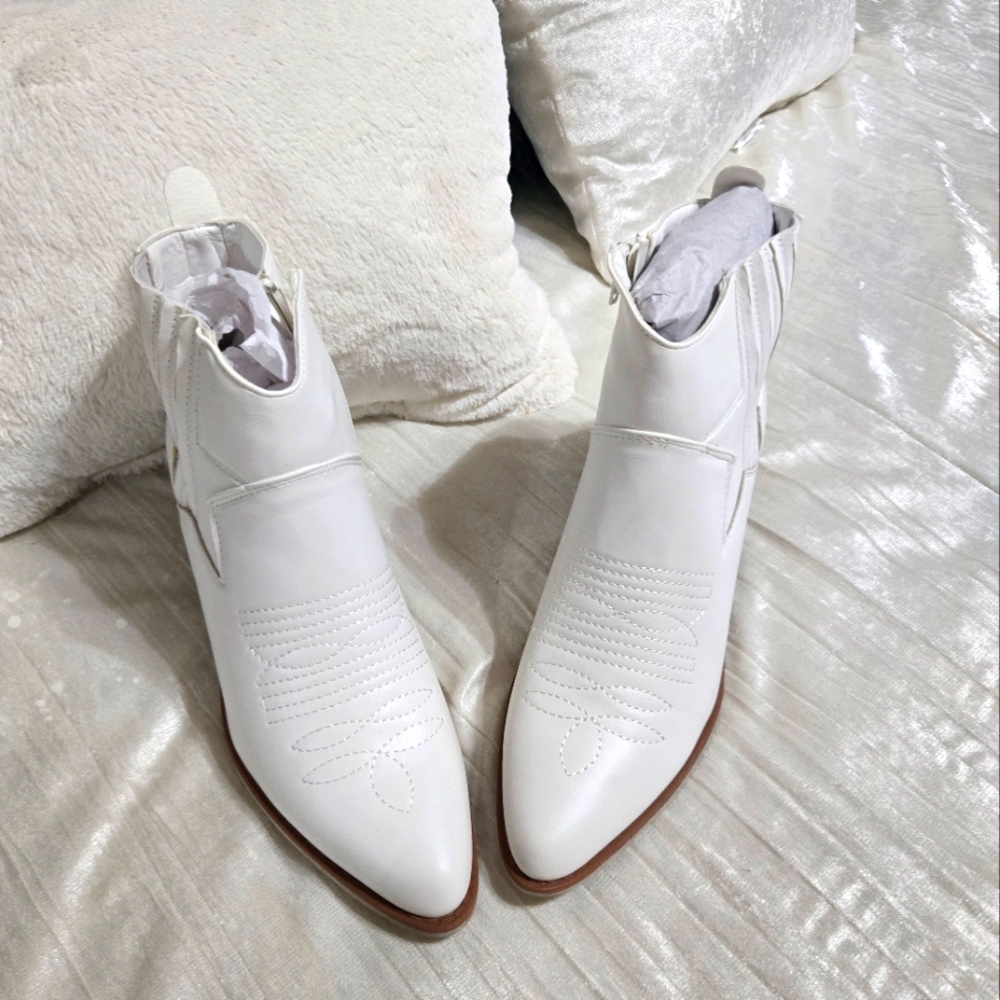 Pierre Dumas White Western-Inspired Ankle Boots